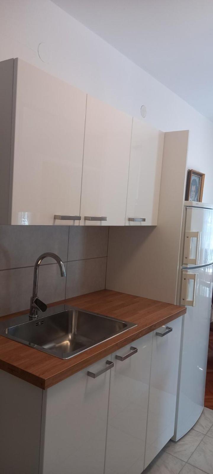 Apartment Tomislav Сен Екстериор снимка